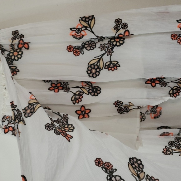 J.O.A Los Angeles Floral Embroidered Faux Wrap Midi Skirt Size Small High-Low - Picture 3 of 10